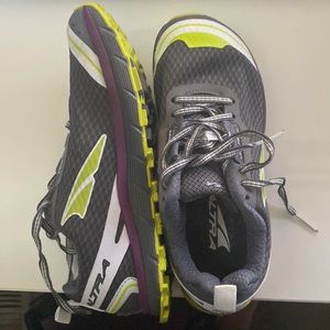 Never worn altra lone peak 2.0